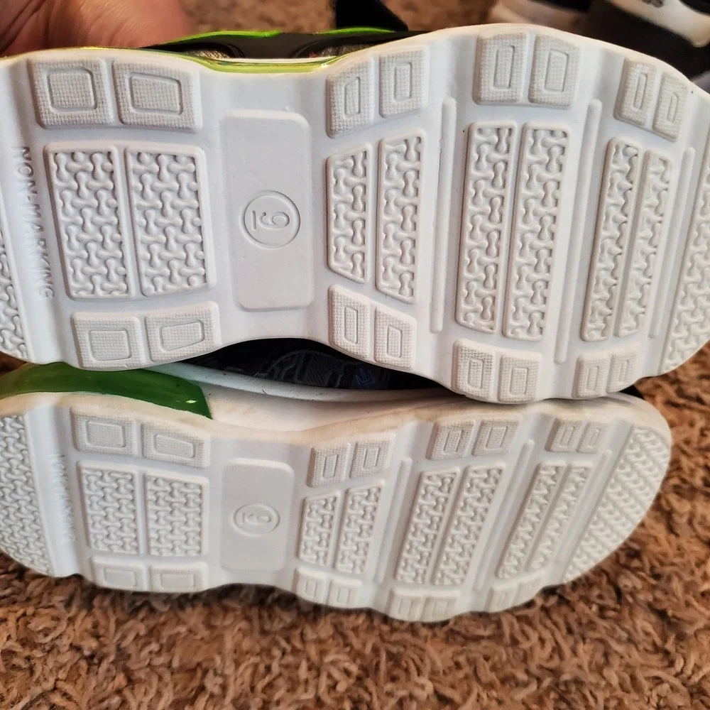TMNT Teenage Mutant Ninja Turtles Boys Sneakers Toddler Size 9 Light-up Shoes Ne